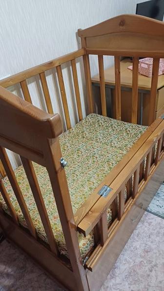 Продам детскую кроватку.,торг самовывоз