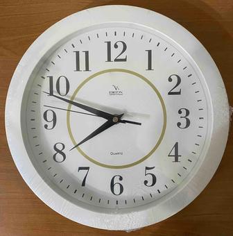 Продам часы настенные, электронные, диаметр 29 см., новые, в упаковке