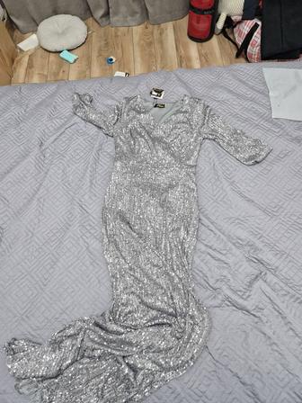 Платье 3000тг новое размер 42-44