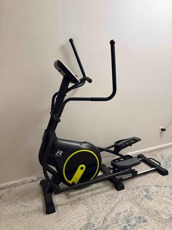 Продаю эллиптический тренажер
