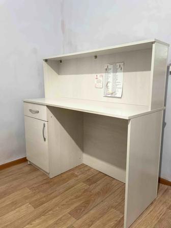 Стол ресепшн