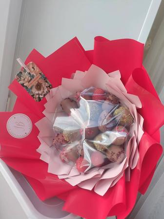 Клубника в шоколаде, букет из сухофруктов, зефирные цветы!