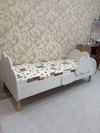 Кровать 80/160 с матрасом продаем 2 шт