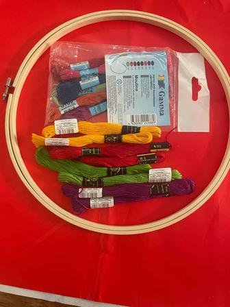 Набор для вышивания (пяльцы, нитки Мулине)