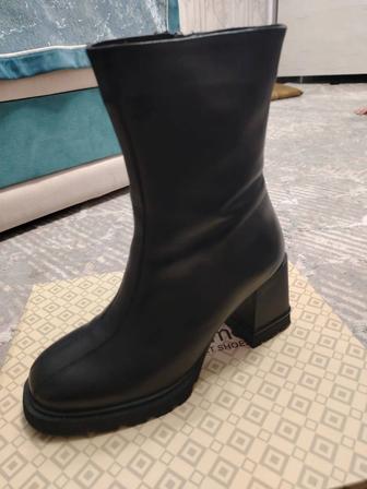 Продам сопаги женские чистые кожаные