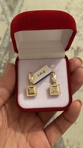 Продам золотую Серьги