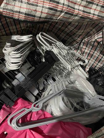 Продам вешалки для одежды