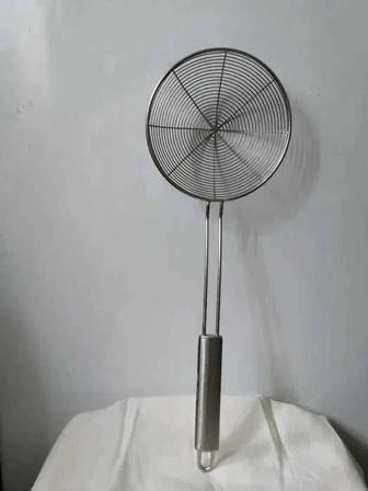 ПРОДАМ ДЁШЕВО шумовку. Большую, 4х14см, из стали, ЕС, БУ