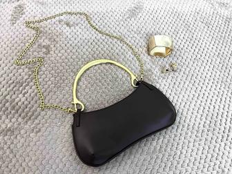 Сумочка и набор бижутерии