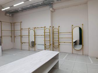 Стеллаж для магазина кресло