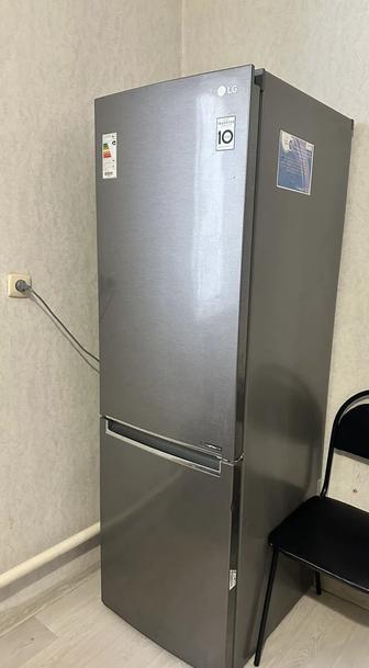 Продается холодильник LG