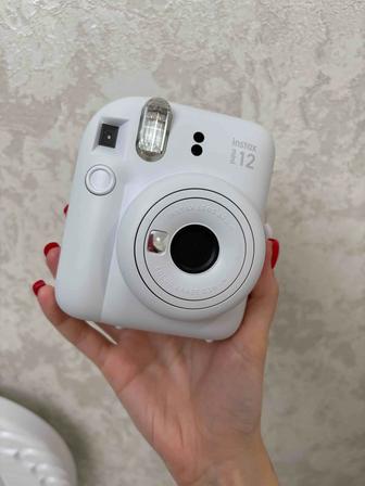 Продаю фотоаппарат Fujifilm Instax Mini 12 (белый)