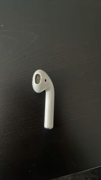 Продам левый наушники AirPods 2