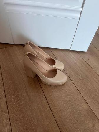 Туфли на каблуке