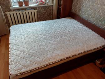 Двухспальная кровать,с матрасом
