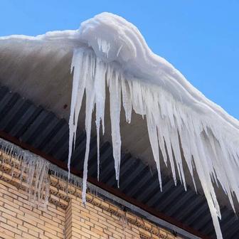 Уборка снега наледи с крыш домов сооружений пристроек многоэтажных зданиях