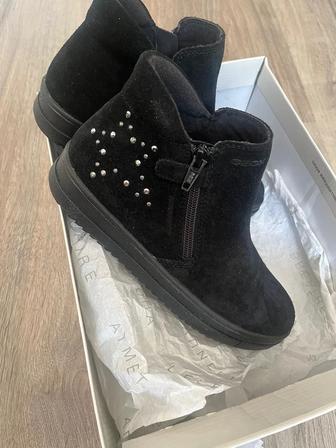 Демисезонные ботинка Ecco новые