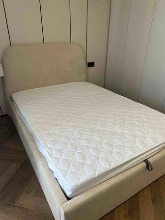 Продам новую спальную кровать с матрасом
