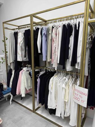 Продам торговое оборудование стойки, стеллажи ,зеркало