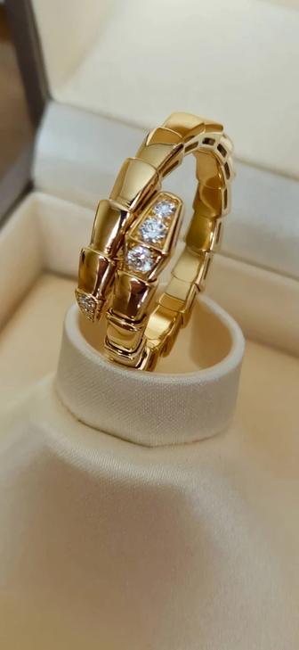 Бренд BVLGARI Serpenti Viper. Золотое кольцо 750 пробы с бриллиантами.