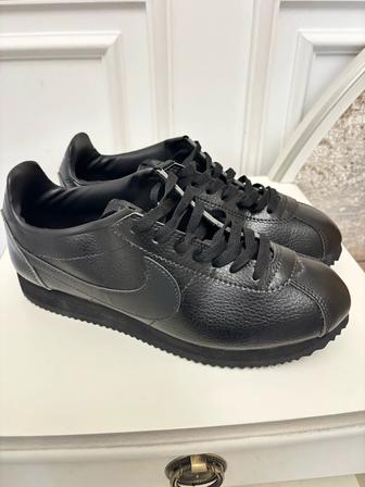Продам новые мужские кроссовки Nike. cortez