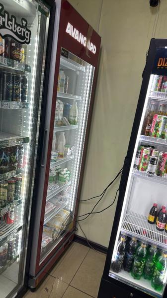 Продам витринный холодильник бу