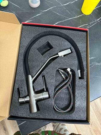 Продам 2 раковины, 3 смесителя