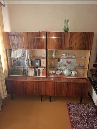 Шкафы-серванты для посуды бесплатно отдам