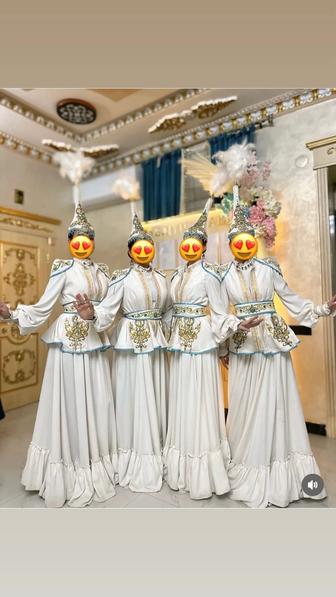 Продам срочно костюмы 4 шт