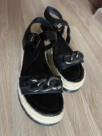 Продам новые сандали 38 р