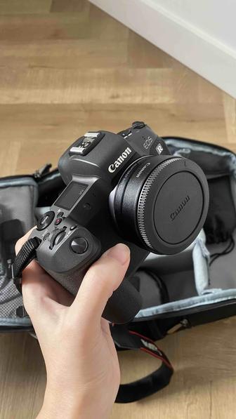 Фотоаппарат Canon EOS R Body и
Переходник Canon Mount Adapter EF-EOS R