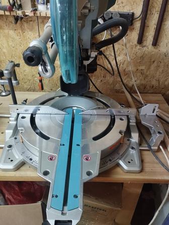 Торцовочная пила Makita LS1219L.