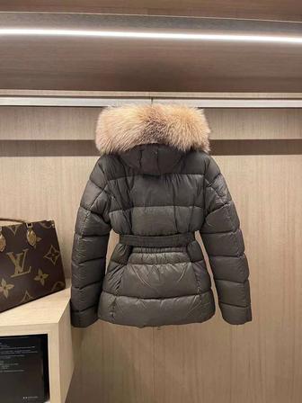 Пуховик Moncler