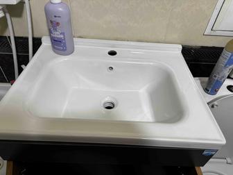 Продам раковину с тумбой