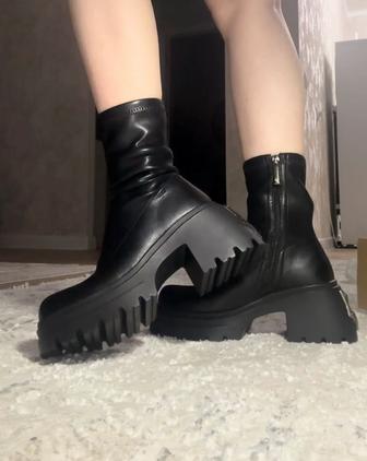 Женские ботинки