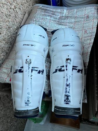 Продам хоккейные щитки JOFA RBK