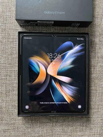 Смартфон SAMSUNG Z Fold 4 12/256 GB в отличном состоянии