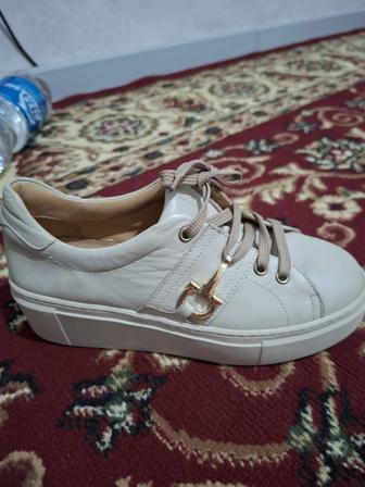 Кроссовки новые из натуральной кожи