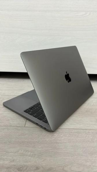 MacBook Pro 13-inch (2018) / Intel Core i5 / 8GB / 256GB SSD
