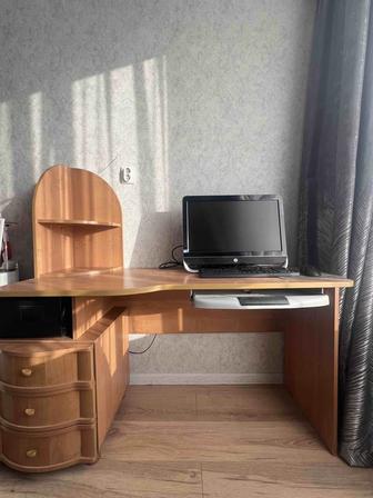 Продам компьютерный стол
