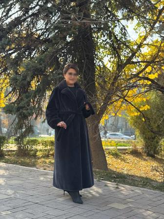 Продается эко шуба цвет железно-серый. Длина 120 см. Отличного качества.