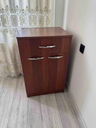 Тумбочка с зеркалом