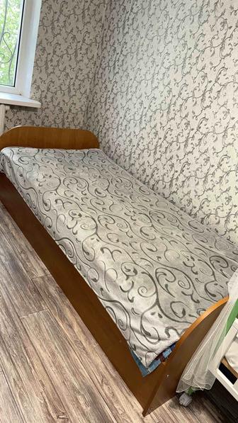 Срочно продам кровать с матрасом ( отличный ) б/у односпальную , за 15 тыс