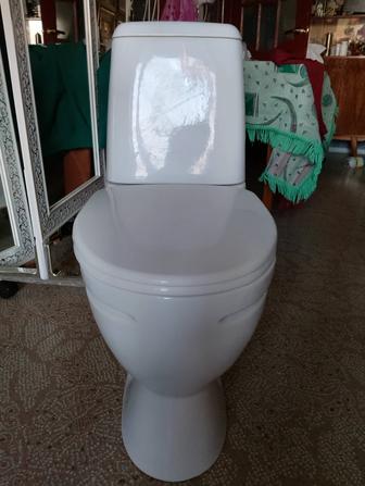 Унитаз в Отличном состоянии.