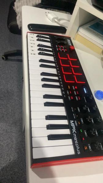Продам AKAI MPK mini plus
