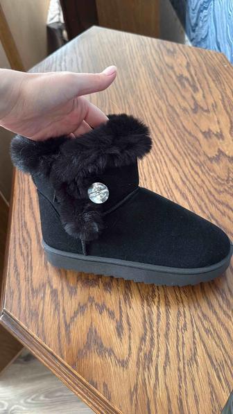 Зимние женские угги