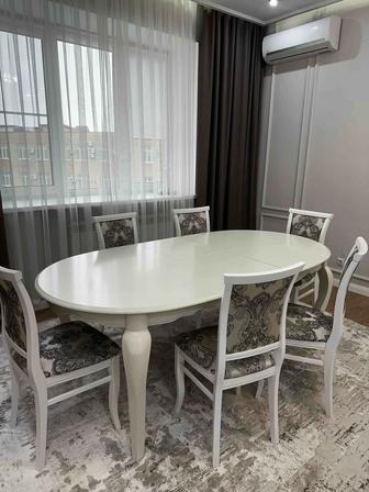 Столовый комплект стол 8 стульев.
