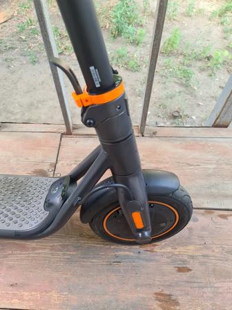 Продам электросамокат ninebot f40