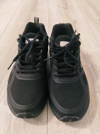 Продам кроссовки adidas