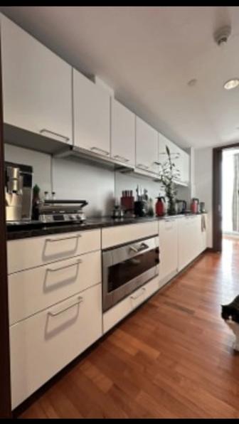 Продается кухонный гарнитур (модульный, столешница гранит)